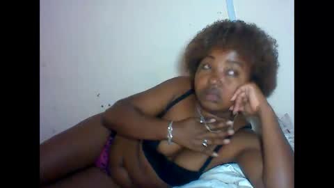 Snapshot of amielle_01 chatting on 15, 4, 2026 amielle_01 online show from 15, 4, 2026
