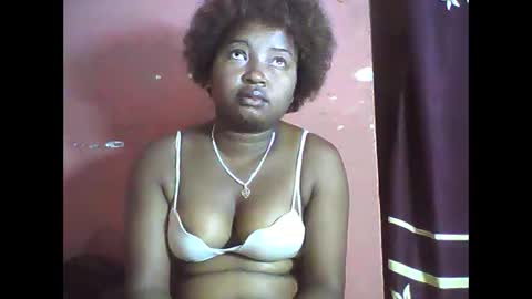 Snapshot of amielle_01 chatting on 25, 4, 2026 amielle_01 online show from 25, 4, 2026