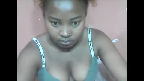 Snapshot of amielle_01 chatting on 28, 4, 2026 amielle_01 online show from 28, 4, 2026