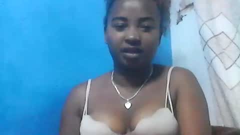 Snapshot of amielle_01 chatting on 5, 5, 2026 amielle_01 online show from 5, 5, 2026