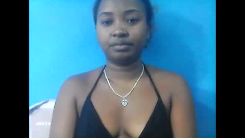 Snapshot of amielle_01 chatting on 14, 5, 2026 amielle_01 online show from 14, 5, 2026