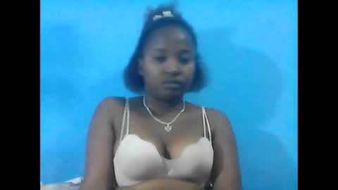 Snapshot of amielle_01 chatting on 17, 5, 2026 amielle_01 online show from 17, 5, 2026