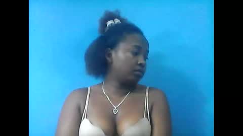 Snapshot of amielle_01 chatting on 18, 5, 2026 amielle_01 online show from 18, 5, 2026