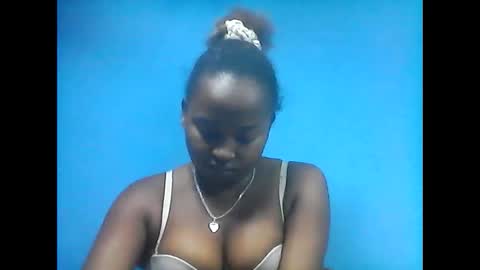 Snapshot of amielle_01 chatting on 22, 5, 2026 amielle_01 online show from 22, 5, 2026