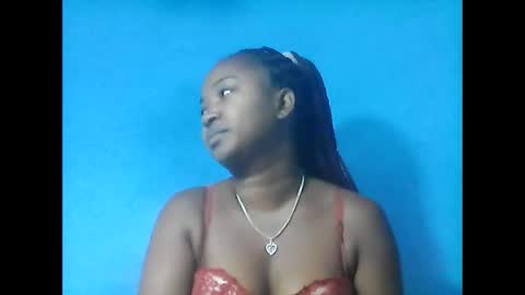 Snapshot of amielle_01 chatting on 28, 5, 2026 amielle_01 online show from 28, 5, 2026