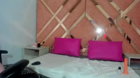 Snapshot of amira_xx2 chatting on 5, 7, 2026 amira xx2 online show from 5, 7, 2026