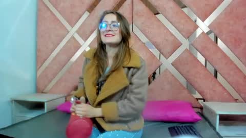 Snapshot of amira_xx2 chatting on 9, 8, 2026 amira xx2 online show from 9, 8, 2026