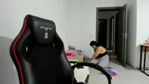 Amiraisa online show from 12, 3, 2025