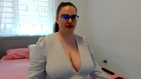 Snapshot of amiravyxen chatting on 20, 4, 2026 Amira Vyxen online show from 20, 4, 2026