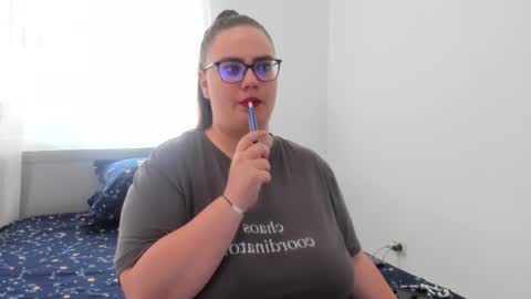 Snapshot of amiravyxen chatting on 4, 5, 2026 Amira Vyxen online show from 4, 5, 2026