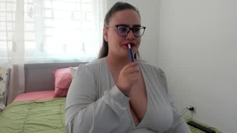Snapshot of amiravyxen chatting on 5, 5, 2026 Amira Vyxen online show from 5, 5, 2026