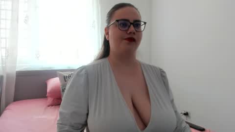Snapshot of amiravyxen chatting on 6, 5, 2026 Amira Vyxen online show from 6, 5, 2026