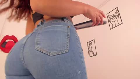 hi guys im ariani ill be off till december 1st for vacation if u want u can add me on snapchat by bio and talk or play there online show from 4, 2, 2025