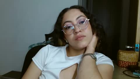 Snapshot of amitlu_ chatting on 1, 12, 2024 amitlu_ online show from 1, 12, 2024