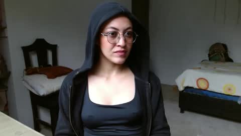 Snapshot of amitlu_ chatting on 5, 1, 2025 amitlu_ online show from 5, 1, 2025