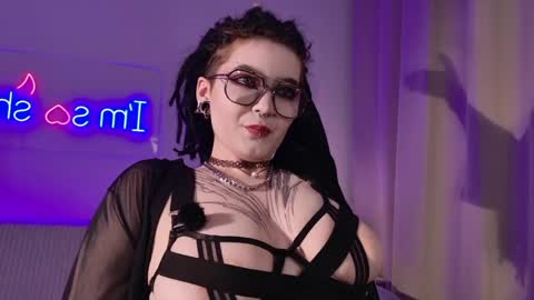 Snapshot of amorefae chatting on 19, 5, 2026 amore online show from 19, 5, 2026