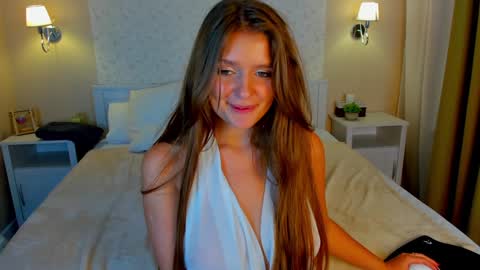 Snapshot of amy__wood chatting on 19, 12, 2024 AmyGMT 2 Mon-Sun 0300am-0900am online show from 19, 12, 2024