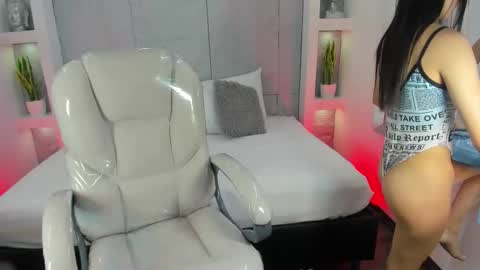 Snapshot of amycolman_ chatting on 7, 11, 2025 amy online show from 7, 11, 2025