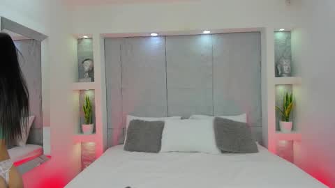 Snapshot of amycolman_ chatting on 11, 11, 2025 amy online show from 11, 11, 2025