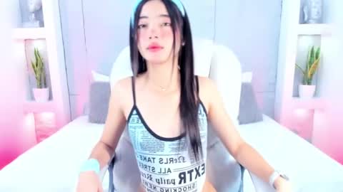 Snapshot of amycolman_ chatting on 14, 11, 2025 amy online show from 14, 11, 2025