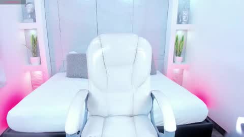 Snapshot of amycolman_ chatting on 25, 11, 2025 amy online show from 25, 11, 2025