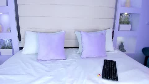 Snapshot of amycolman_ chatting on 15, 12, 2025 amy online show from 15, 12, 2025