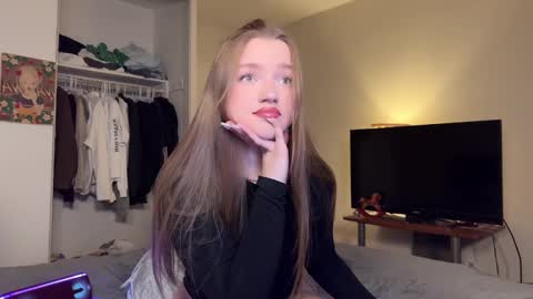 Snapshot of amyjj chatting on 12, 1, 2025 Amy online show from 12, 1, 2025