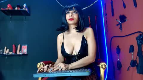 Snapshot of amymistress chatting on 1, 10, 2025 Amy Wong Grey online show from 1, 10, 2025