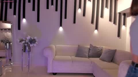 AMY WALKER online show from 18, 2, 2025