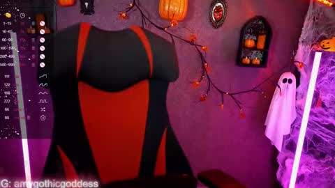 Snapshot of amywhitenessxx chatting on 25, 10, 2025 Amy switch Goddess divine Mistress online show from 25, 10, 2025