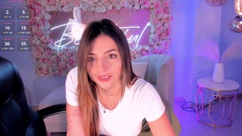 Snapshot of amywoods chatting on 11, 1, 2025 online show from 11, 1, 2025