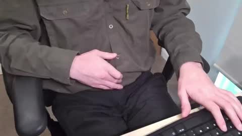 A online show from 24, 11, 2025