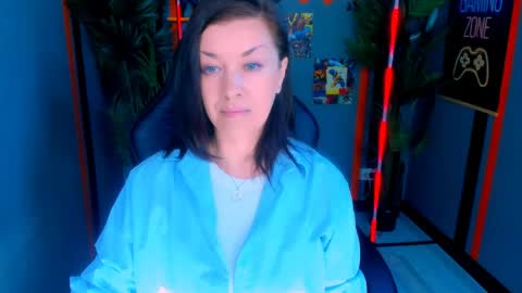 Snapshot of ana_mills chatting on 8, 5, 2026 Ana online show from 8, 5, 2026