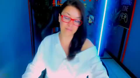 Snapshot of ana_mills chatting on 12, 6, 2026 Ana online show from 12, 6, 2026