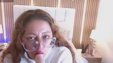 Snapshot of anaa_moon chatting on 23, 4, 2026 Ana Moon online show from 23, 4, 2026