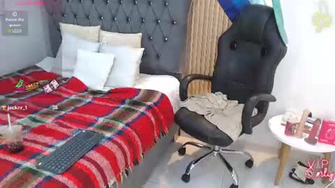 Snapshot of anaciet_evans chatting on 7, 7, 2026 Anaciet Evans online show from 7, 7, 2026