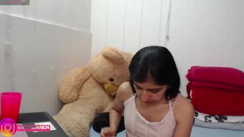 Snapshot of anahibrowns95 chatting on 12, 11, 2025 Anahi Browns online show from 12, 11, 2025