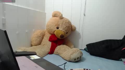 Snapshot of anahibrowns95 chatting on 4, 12, 2025 Anahi Browns online show from 4, 12, 2025