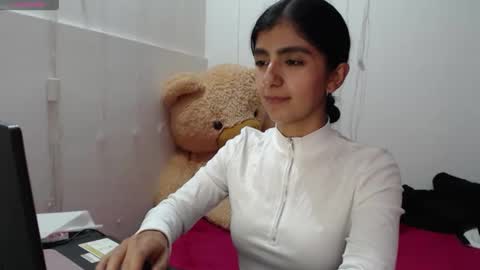 Snapshot of anahibrowns95 chatting on 15, 12, 2025 Anahi Browns online show from 15, 12, 2025