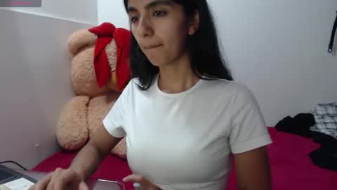 Snapshot of anahibrowns95 chatting on 7, 5, 2026 Anahi Browns online show from 7, 5, 2026