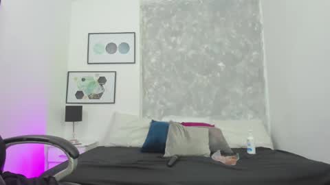 Anahii  online show from 8, 3, 2025