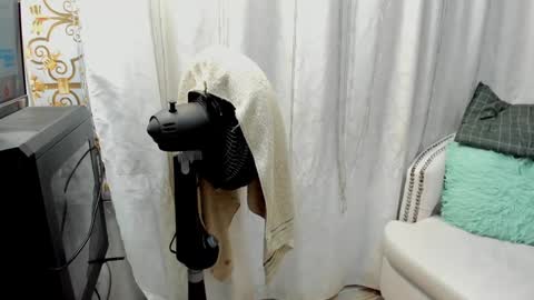 analia18  online show from 14, 1, 2025