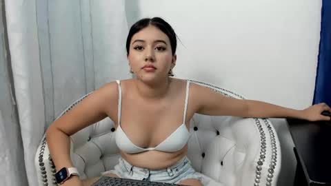 analia18  online show from 25, 2, 2025