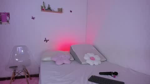 Snapshot of analia_collins chatting on 4, 2, 2025 Ana online show from 4, 2, 2025