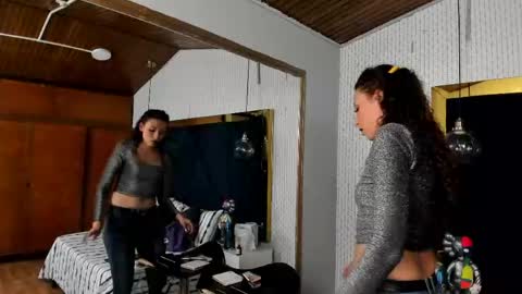 Snapshot of anamariahmd chatting on 1, 6, 2026 anamariahmd online show from 1, 6, 2026