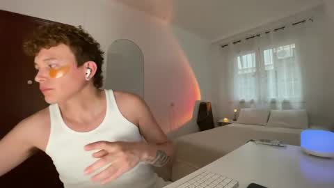 Snapshot of anddres_boss chatting on 25, 4, 2026 Tell Me ANDRESS ----- online show from 25, 4, 2026