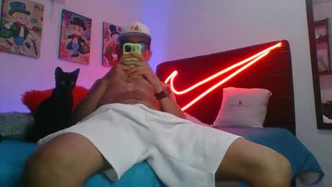 Snapshot of andersonz98 chatting on 13, 10, 2025 andersonZ98 online show from 13, 10, 2025