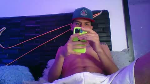 Snapshot of andersonz98 chatting on 16, 10, 2025 andersonZ98 online show from 16, 10, 2025