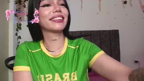 Snapshot of andra_rosse chatting on 13, 5, 2026 Andra de la Rosse online show from 13, 5, 2026
