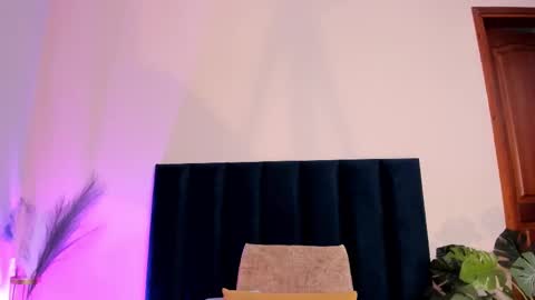 Andra Cyrus online show from 13, 11, 2025